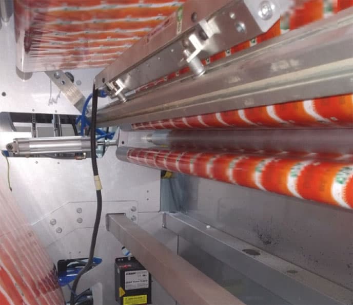 Cortinas de longitud en proceso de etiquetas